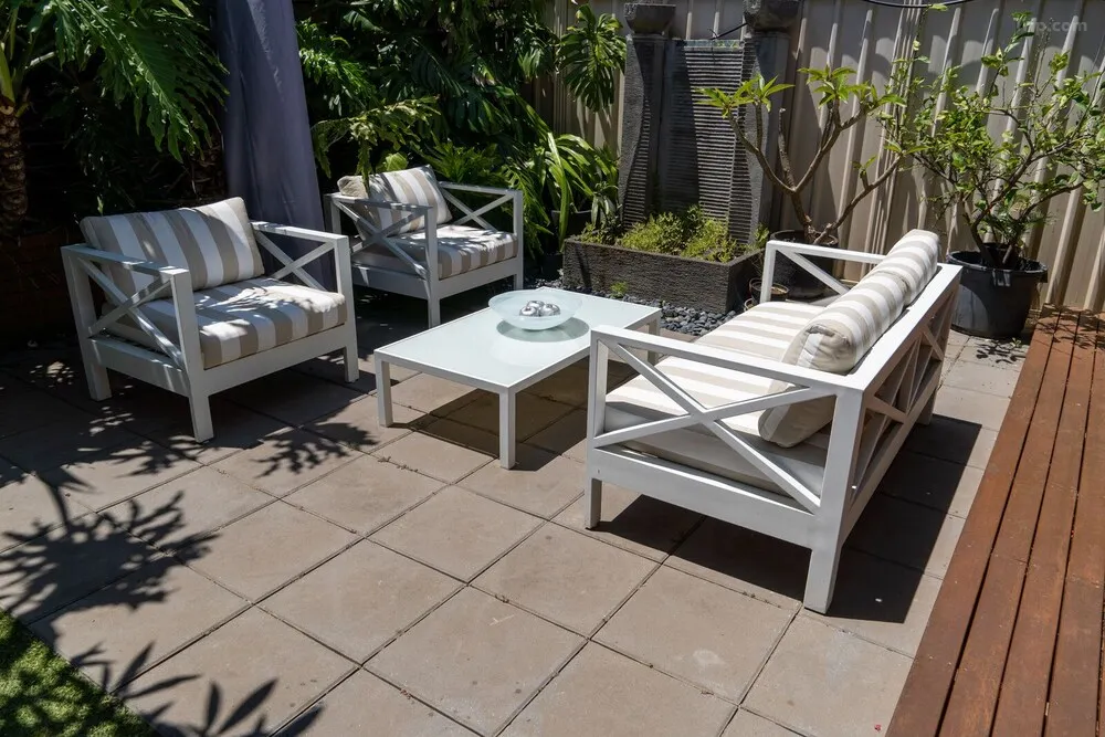 5 Minute Walk to the Beach. 2 Minute Walk to River Torrens Walking/ Bike Paths.