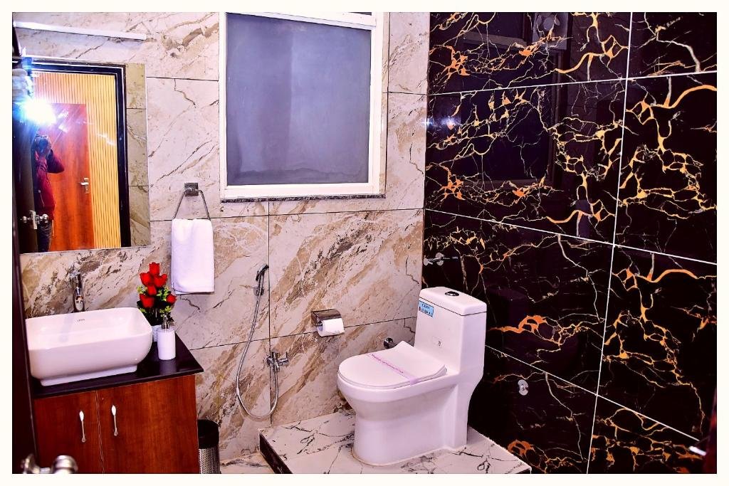 HOTEL V J - INTERNATIONAL PALACE Near Park - A Premium Hotel In Agra