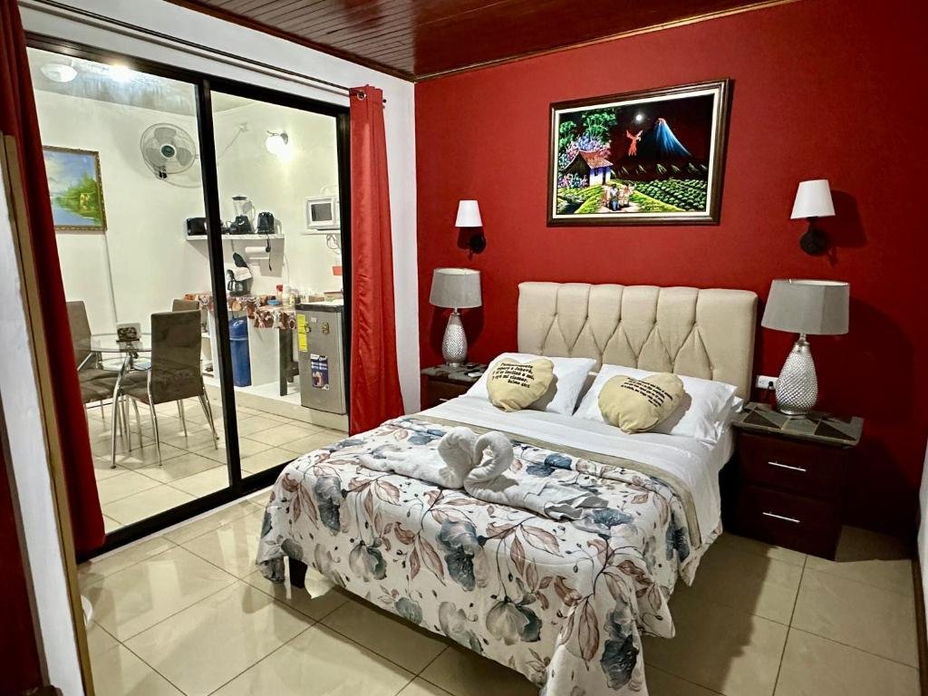 Private bedroom 10 minutes from the SJO airport