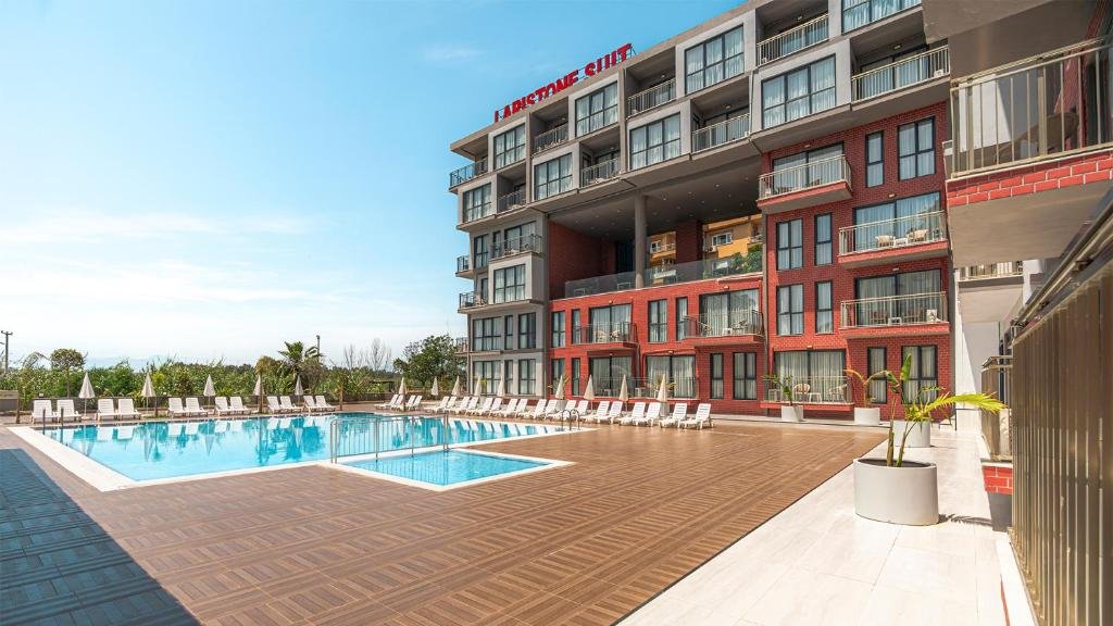 Laristone Suite Spa Hotel