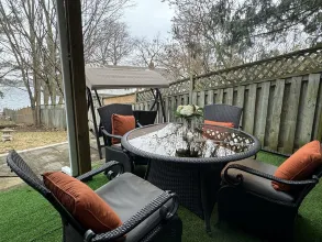 Cottage W LAKE VIEWS, beside waterfront trail and steps from beach