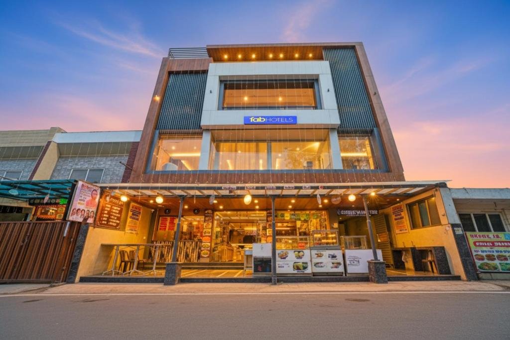 FabHotel Shri Shreeyam Stay