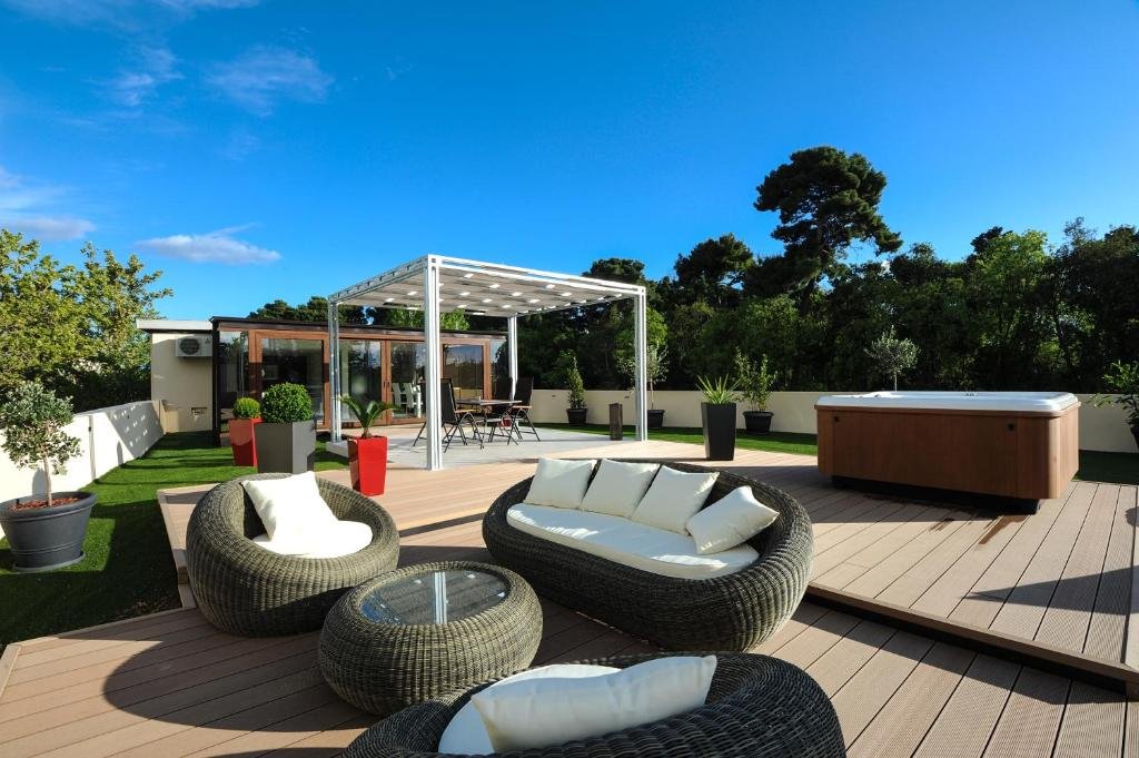 Feel Good Penthouse With Jacuzzi