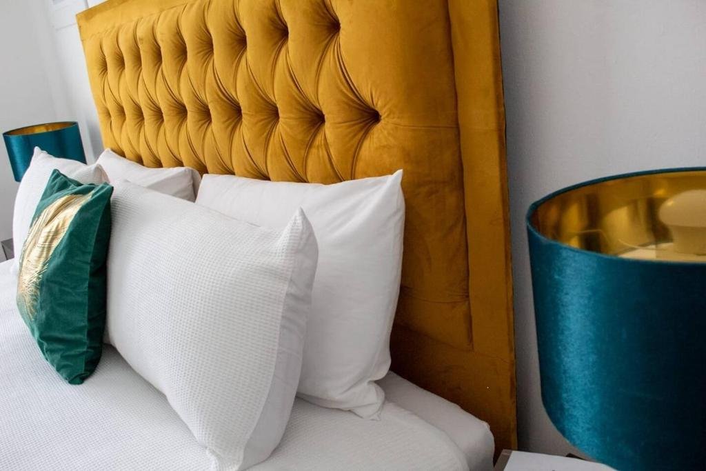 Free Late Check Out Parking Nr Airport and Station