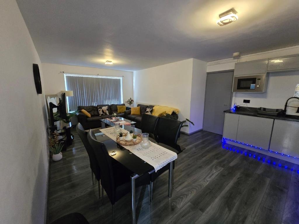 Lovely 3 Bed Ground Floor Apartment Near QE Hospital Harborne Birmingham New