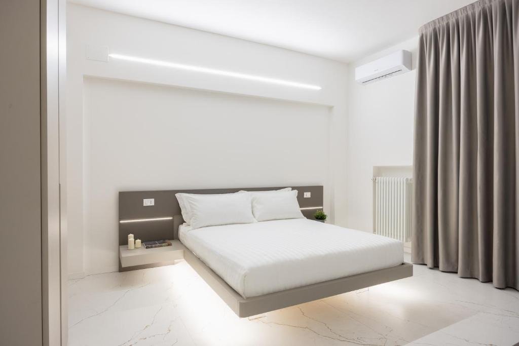 Excelsior Station Suite