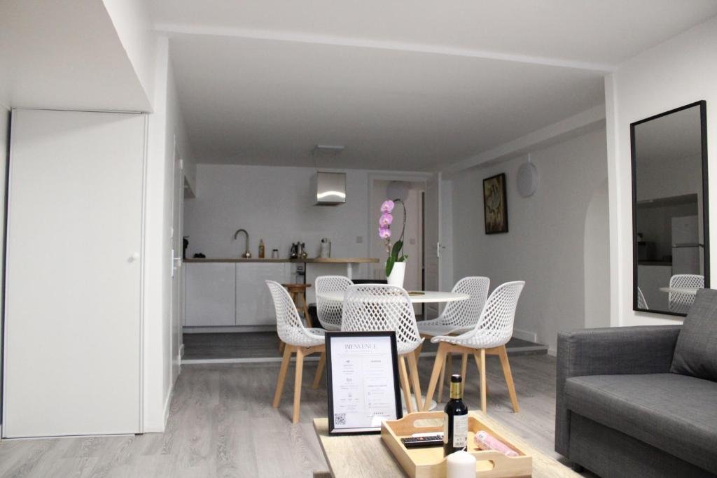 Bel appartement rénové - Place du Palais avec Parking