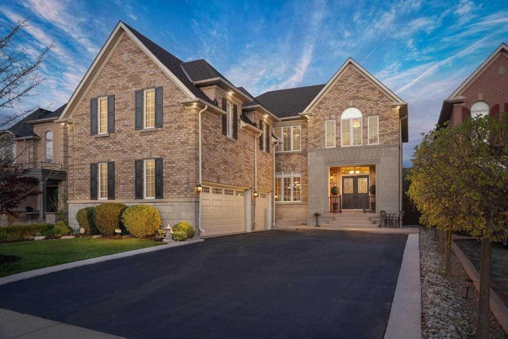 Private Bright Coach House - Near Pearson Airport & Downtown Toronto