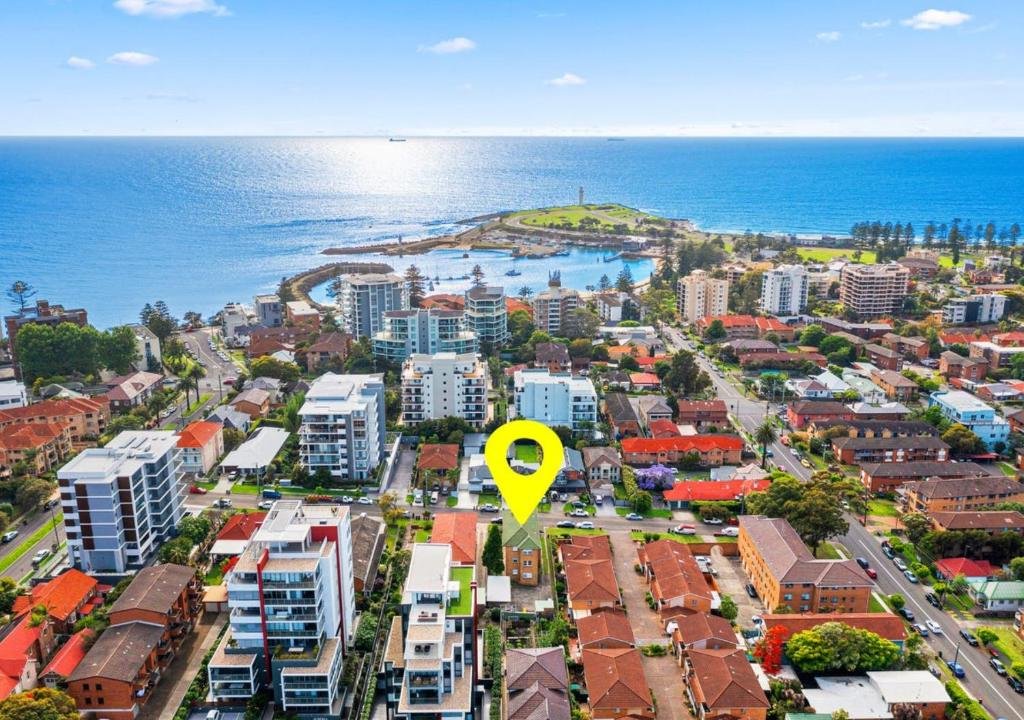 Luxe Newly Renovated 2BR Unit - Pet Friendly - WALK TO BEACH